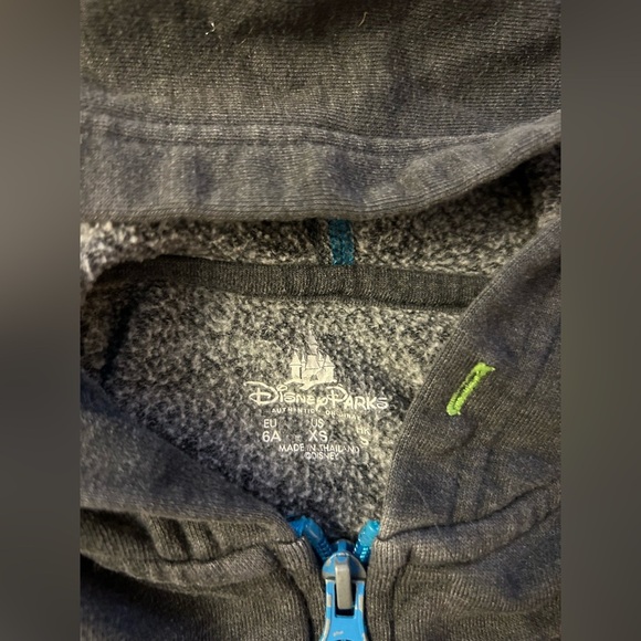 Kids Disneyland 2013 resort hoodie - Picture 4 of 5